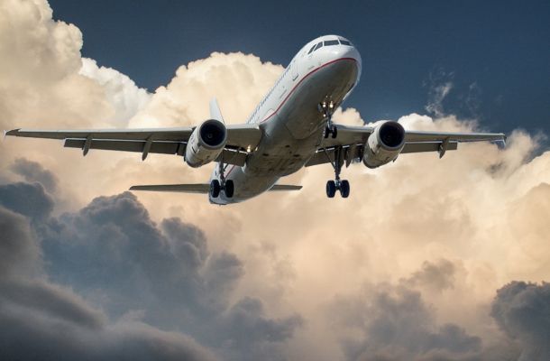 Που οφείλεται ο πόνος των αυτιών κατά την πτήση;